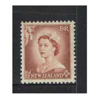 New Zealand 1953 (SG725) Queen Elizabeth II 1 1/2d Brown Stamp MUH