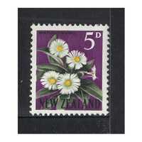 New Zealand 1962 (SG787) Daisy Flower 5d Stamp MUH